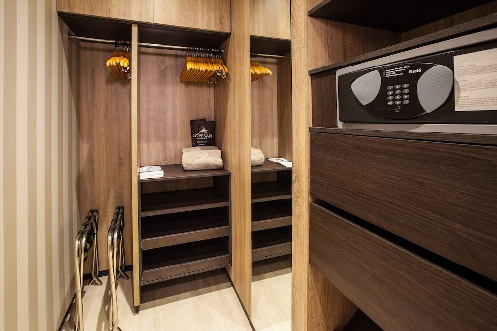 Lopesan Villa Del Conde Resort & Thalasso Meloneras Ngoại thất bức ảnh A walk-in closet