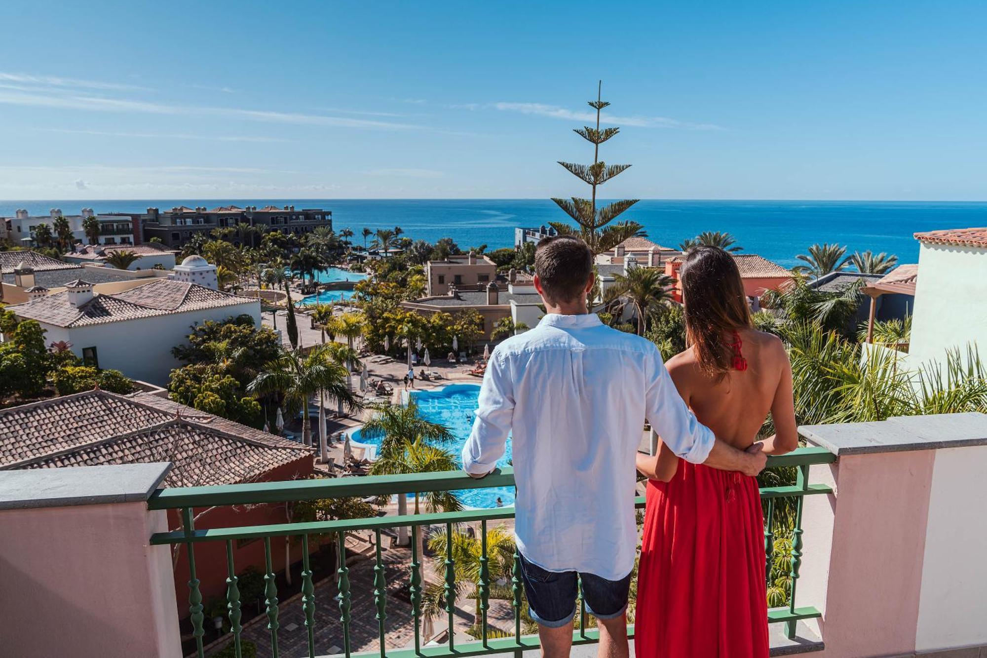 Lopesan Villa Del Conde Resort & Thalasso Meloneras Ngoại thất bức ảnh Tourists in Benidorm