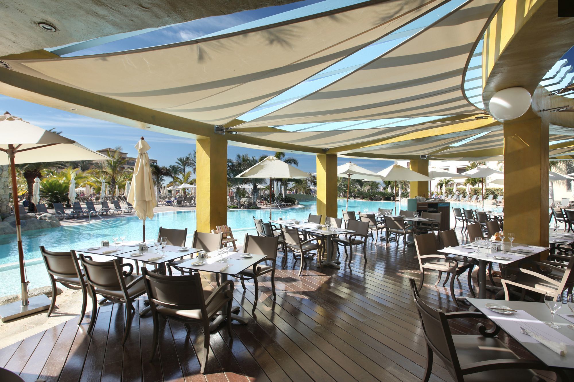 Lopesan Villa Del Conde Resort & Thalasso Meloneras Ngoại thất bức ảnh The restaurant at the pool