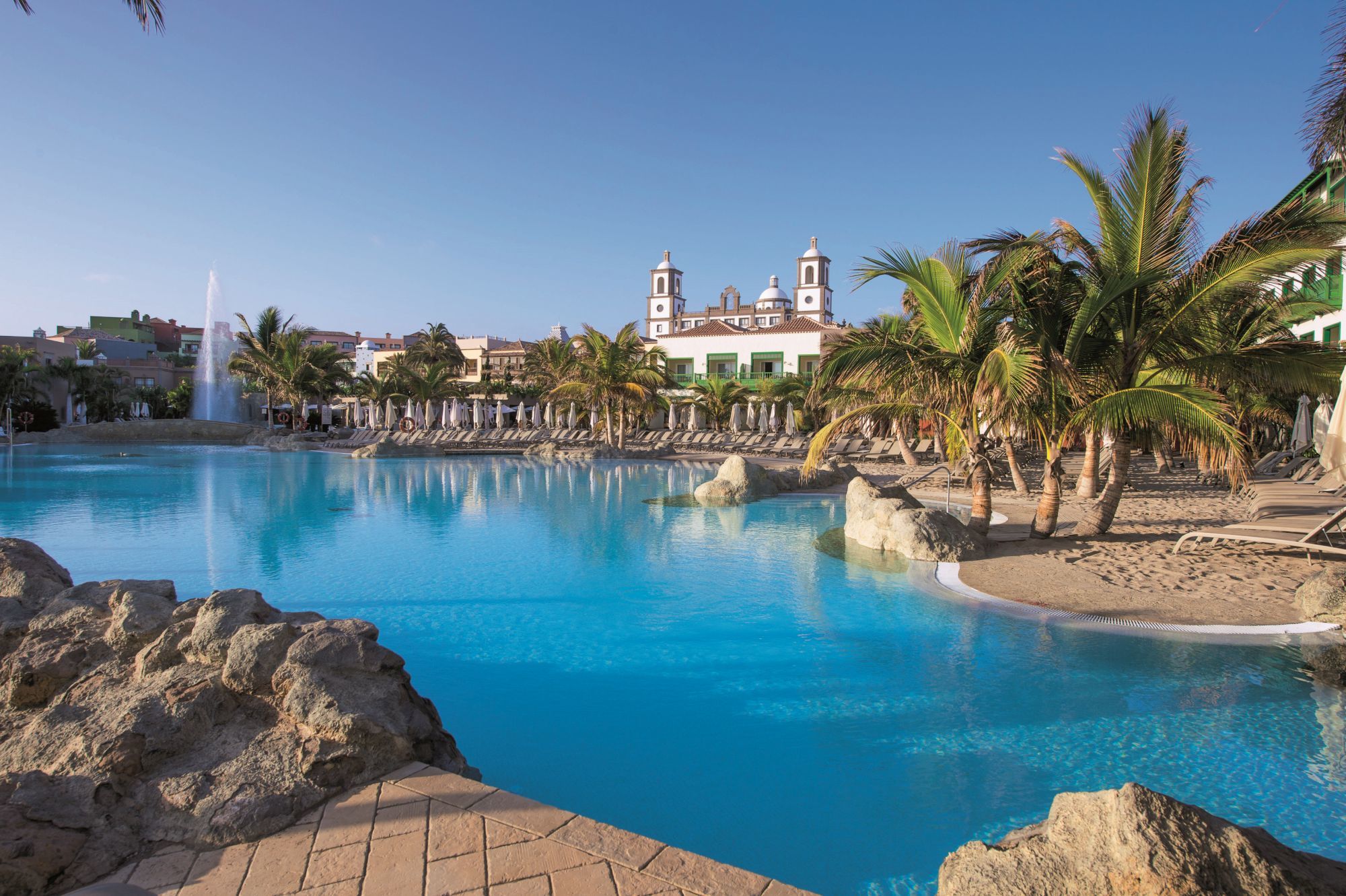 Lopesan Villa Del Conde Resort & Thalasso Meloneras Ngoại thất bức ảnh The resort's lagoon
