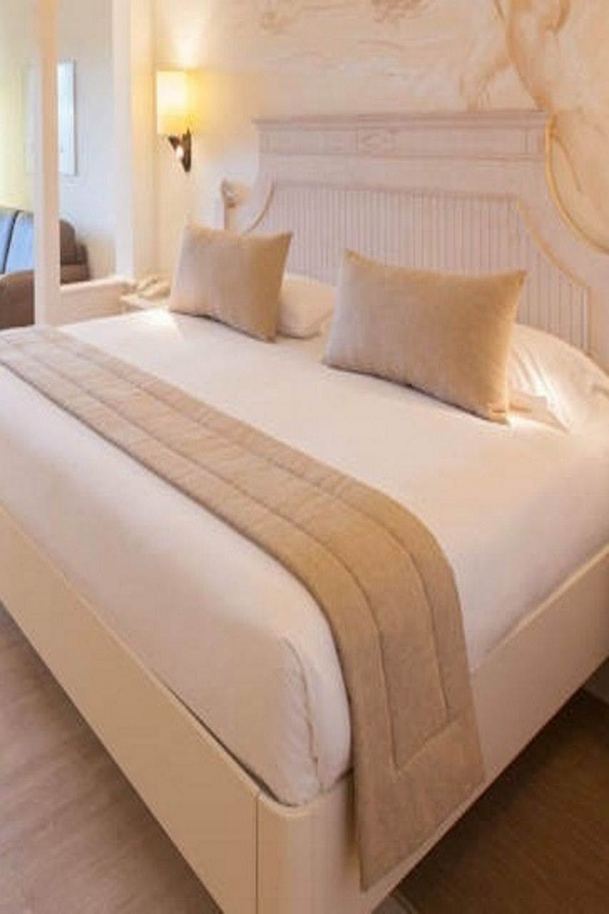 Lopesan Villa Del Conde Resort & Thalasso Meloneras Ngoại thất bức ảnh A bed runner
