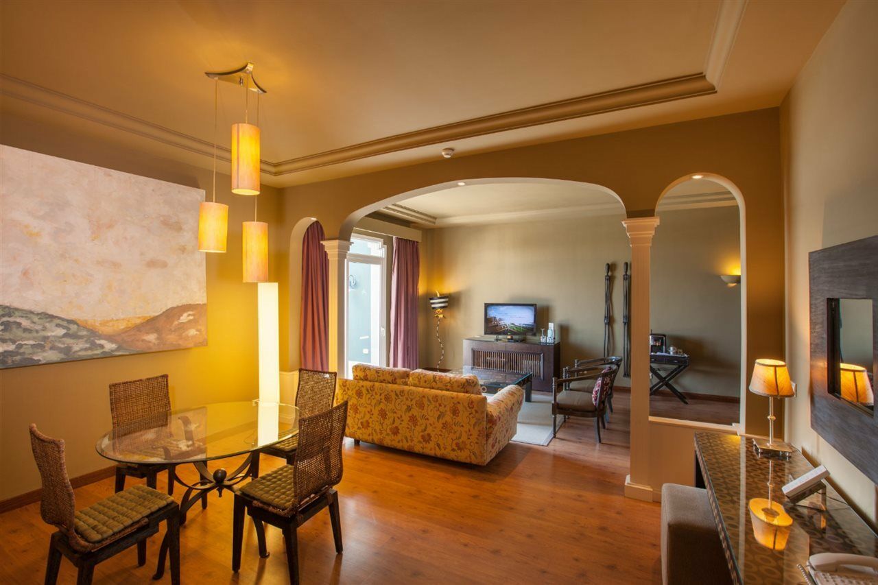 Lopesan Villa Del Conde Resort & Thalasso Meloneras Ngoại thất bức ảnh A suite at the hotel