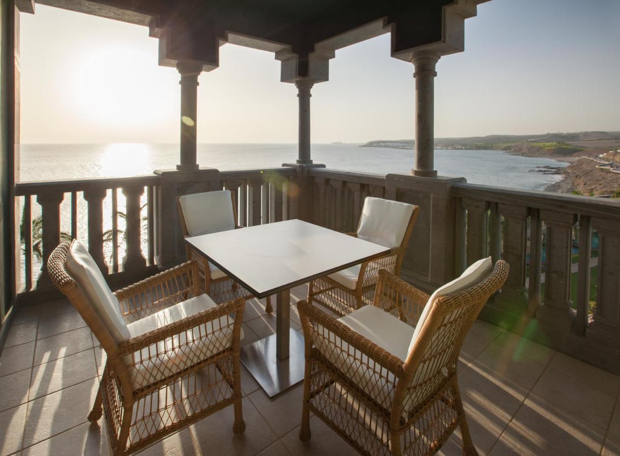 Lopesan Villa Del Conde Resort & Thalasso Meloneras Ngoại thất bức ảnh A balcony